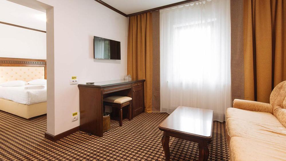 קאמפולונג מולדובנסק Hotel Alpin Rarau מראה חיצוני תמונה