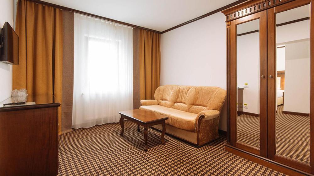 קאמפולונג מולדובנסק Hotel Alpin Rarau מראה חיצוני תמונה