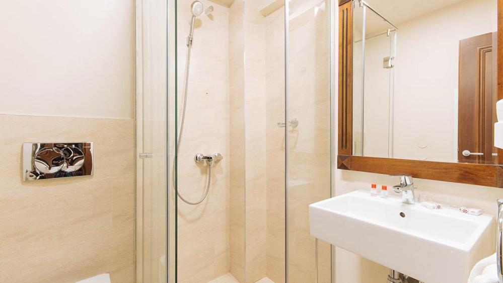 קאמפולונג מולדובנסק Hotel Alpin Rarau מראה חיצוני תמונה
