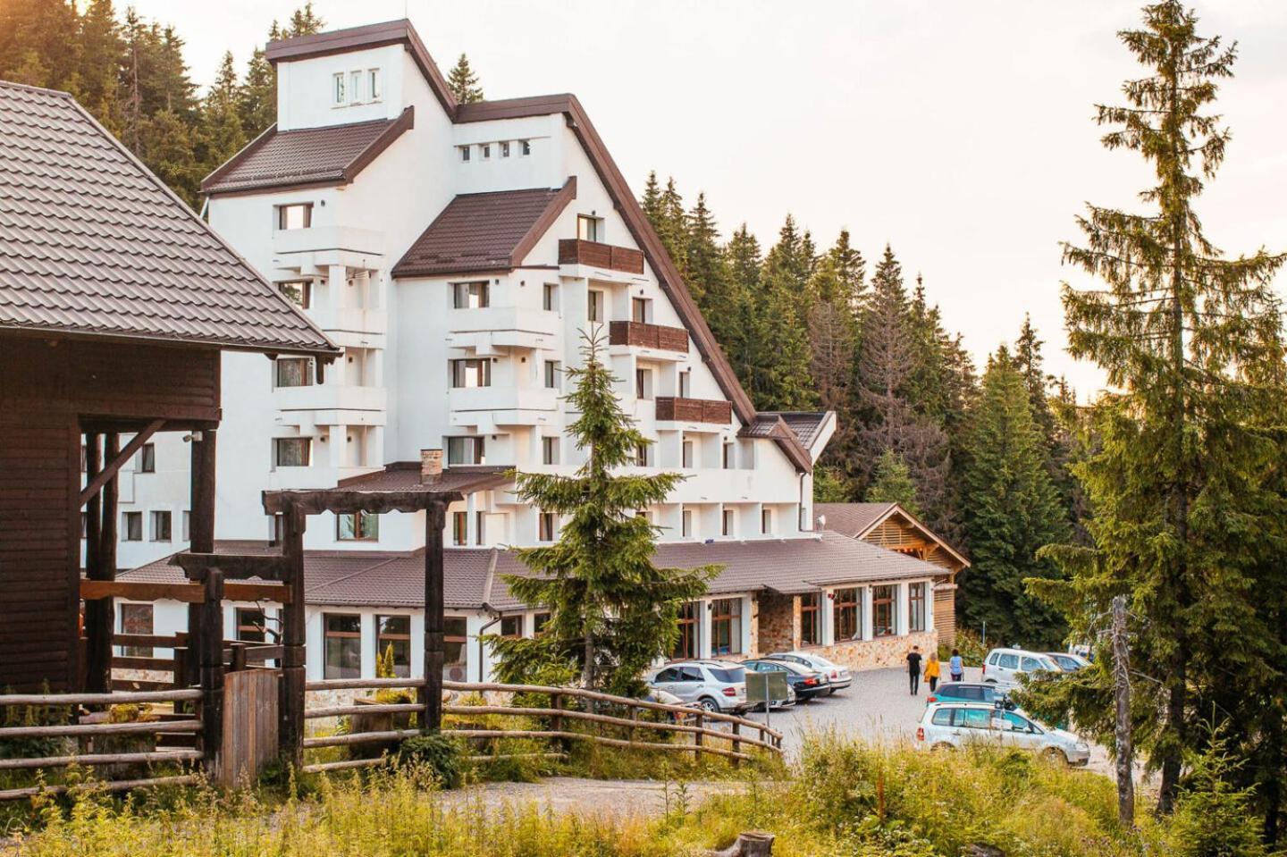 קאמפולונג מולדובנסק Hotel Alpin Rarau מראה חיצוני תמונה